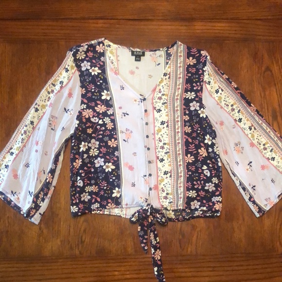 Ana peasant boho style tie top - Picture 2 of 13